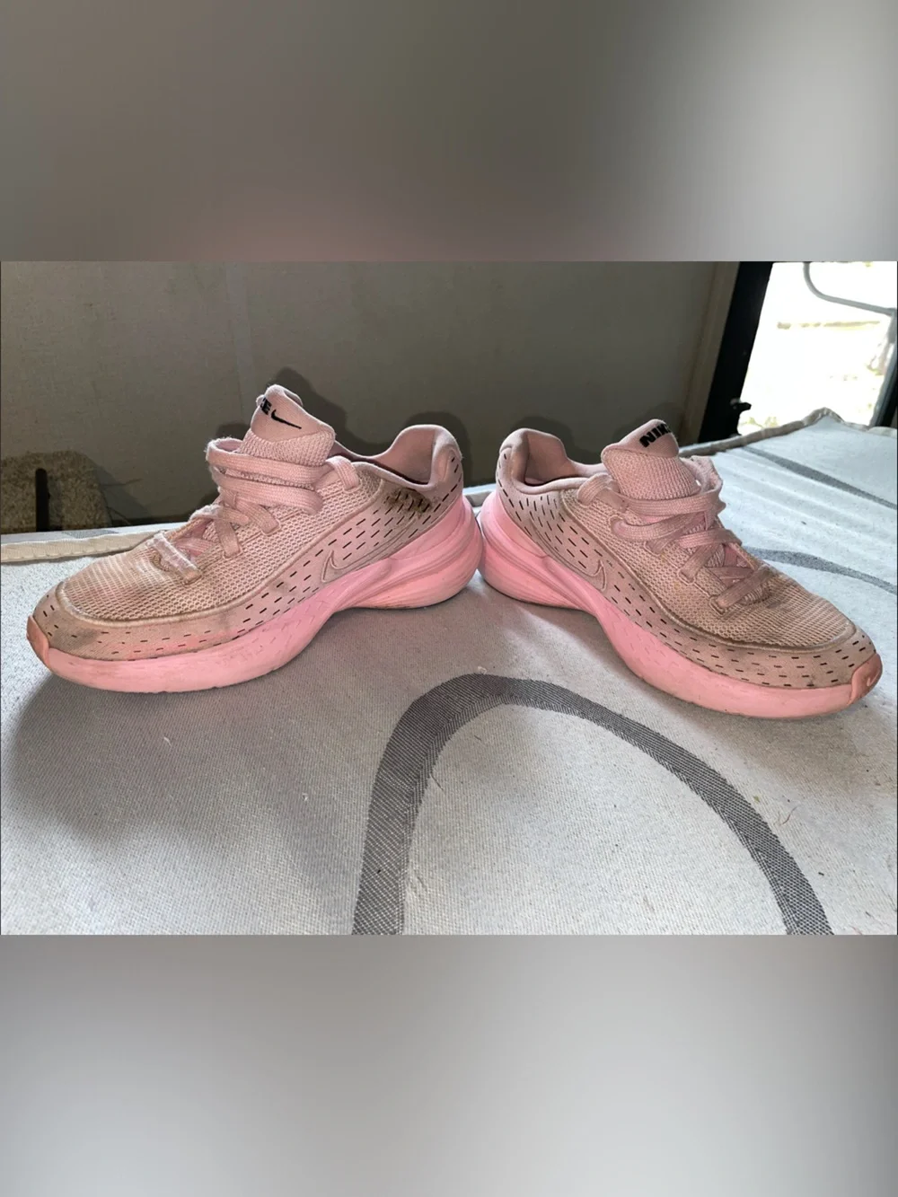 Nike Uplift SC youth athletic shoes